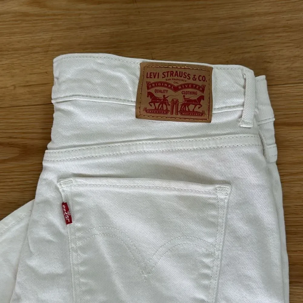 Levi's Womens White Classic Capril Denim Pants Sz 30 Everydaywear Casual Neutral